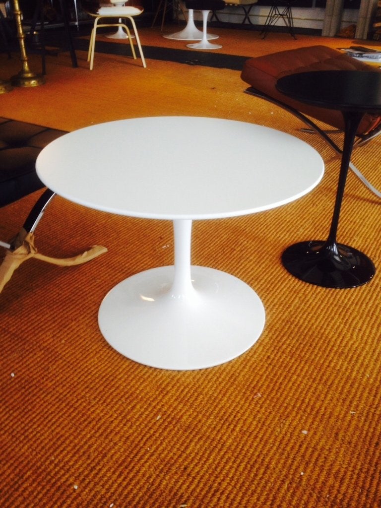 Eero Saarinen . Bijzettafels. Side tables. Vintage, 45 tot 60 cm, Minder dan 55 cm, Rond, Nieuw
