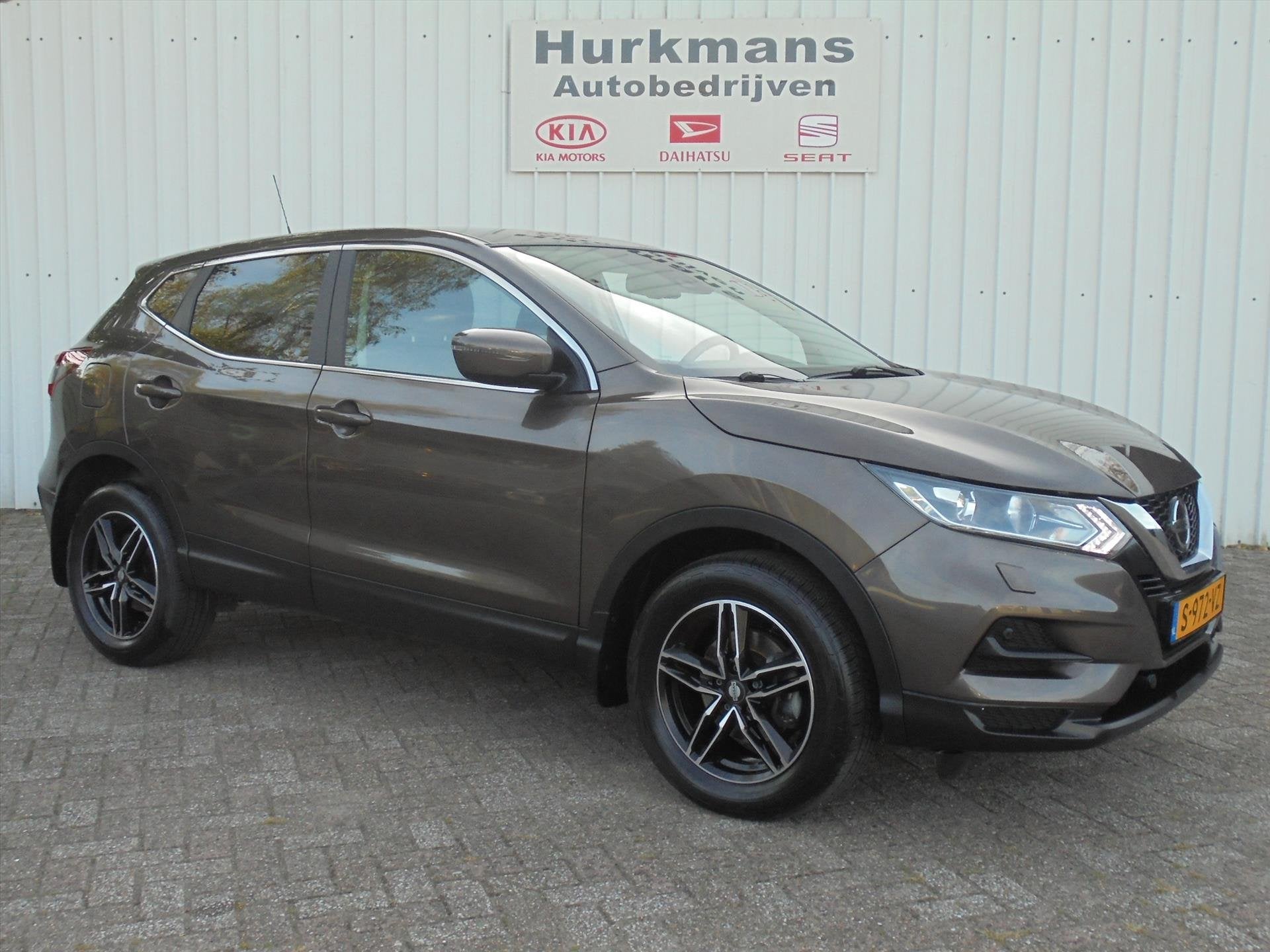 Nissan Qashqai 1.3 DIG-T 140PK VISIA TREKHAAK NETTE AUTO, Auto's, Gebruikt, 4 cilinders, Bruin, Bedrijf