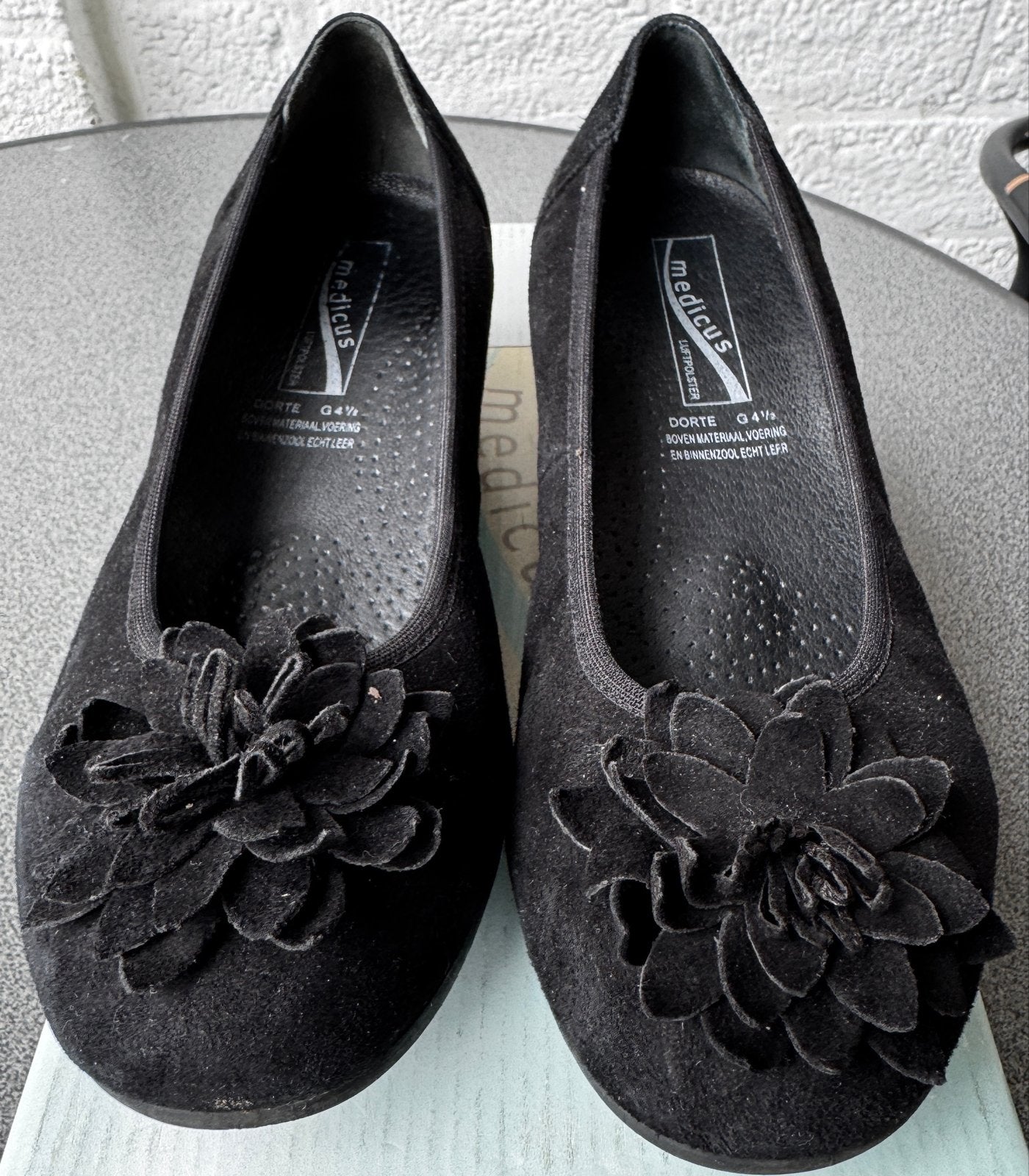 Medicus zwarte ballerina's met bloem, maat 37,5, leer, Zwart, Zo goed als nieuw, Ballerina's, Ophalen of Verzenden