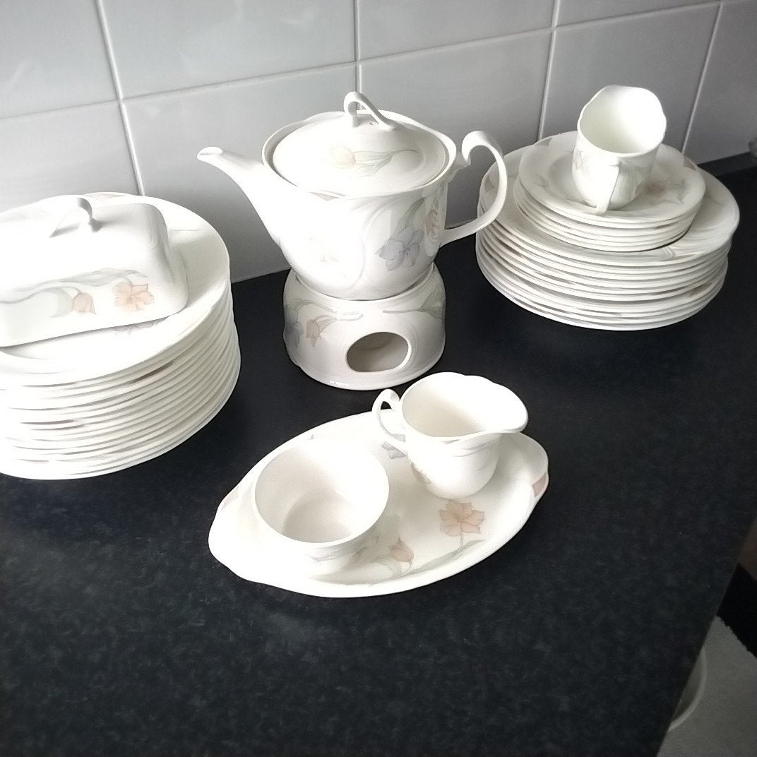 Royal Albert Fantasia servies - Diverse items, Ophalen of Verzenden, Zo goed als nieuw, Porselein, Overige stijlen