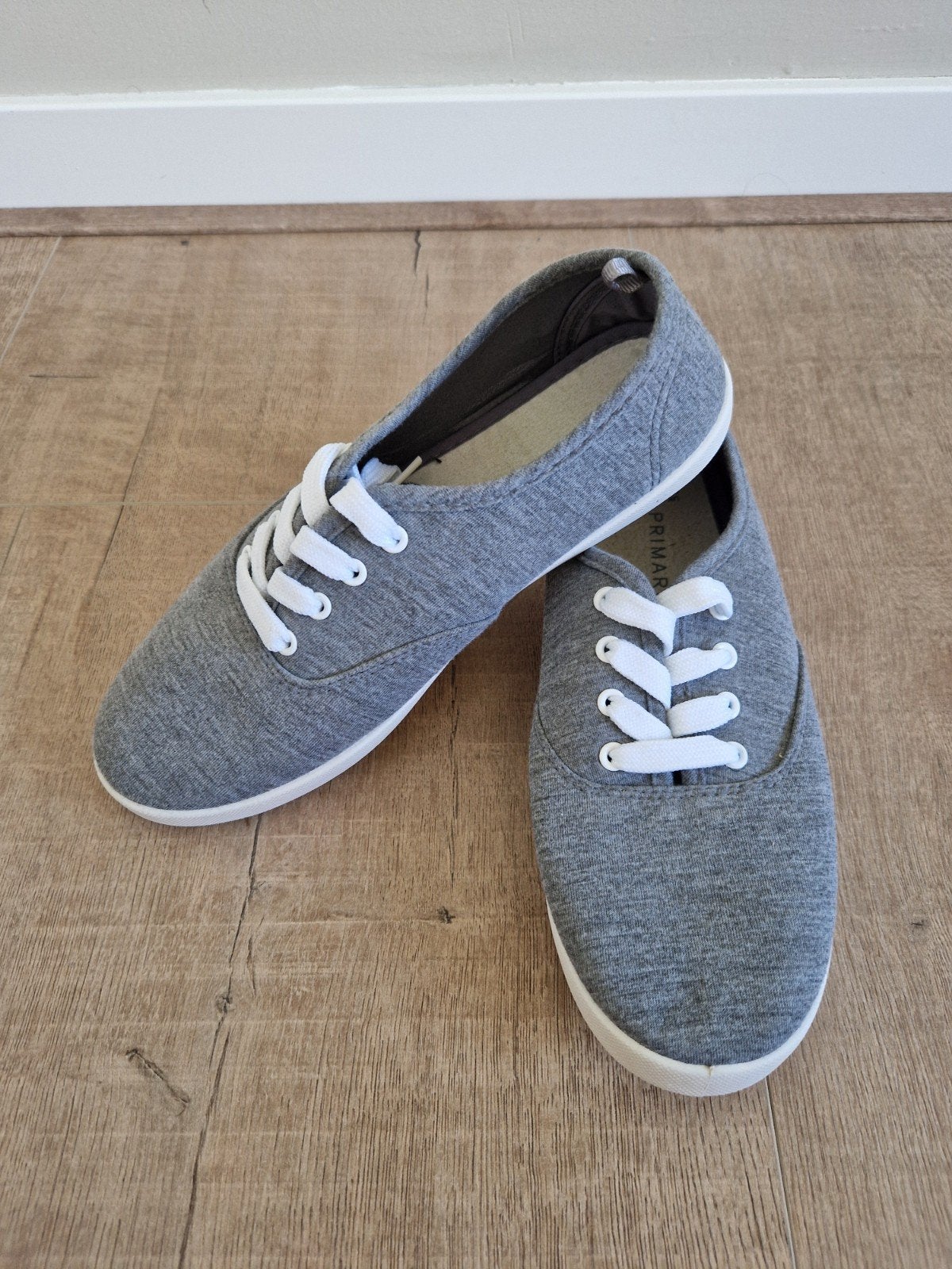 Grijze sneakers - nieuw - maat 38, Primark, Ophalen of Verzenden, Grijs, Sneakers of Gympen