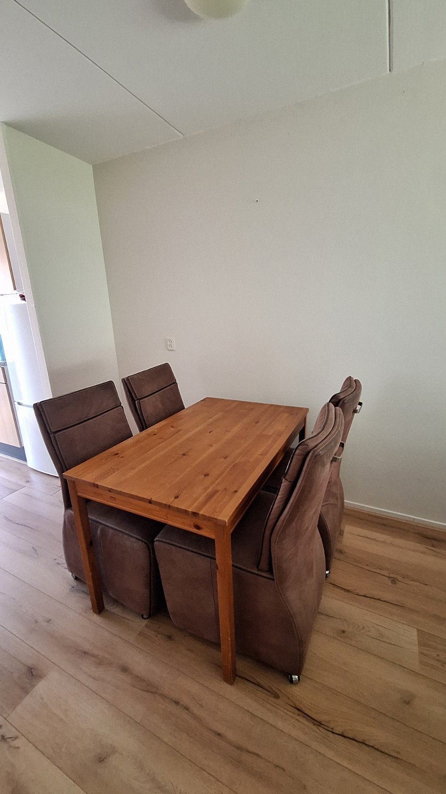 Eettafel met 4 stoelen - Hout en stof, Ophalen, Gebruikt, Bruin, Vier