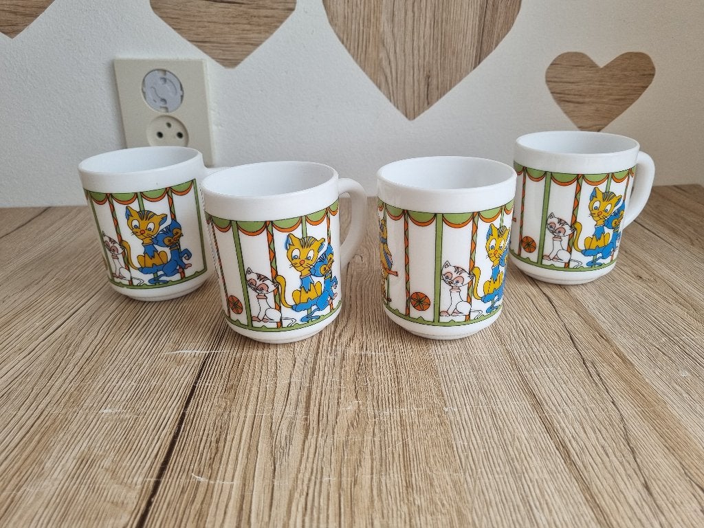 4 Prachtige Vintage Koffie Thee Mokken Poezen Uilen Arcopal, Verzenden, Gebruikt, Overige materialen, Kop en/of schotel