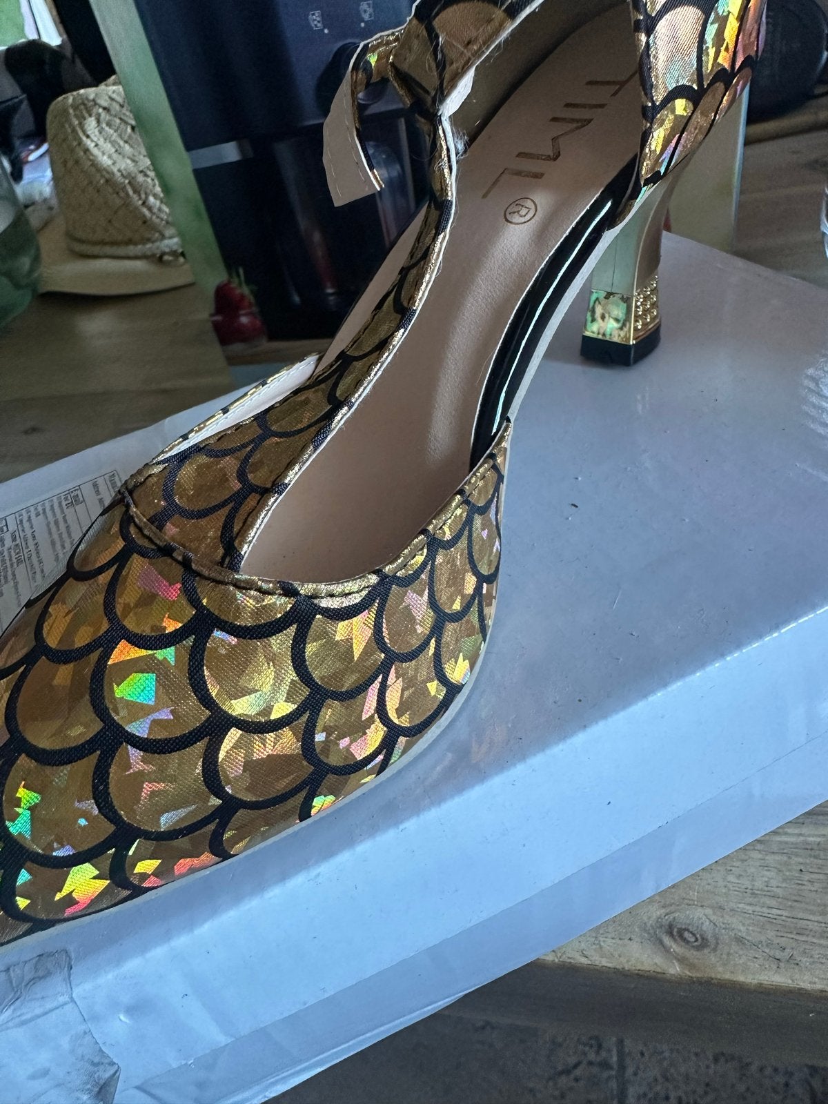 Gouden pumps met schubbenpatroon - Maat 39, Ophalen of Verzenden, Zo goed als nieuw, Overige kleuren, Pumps