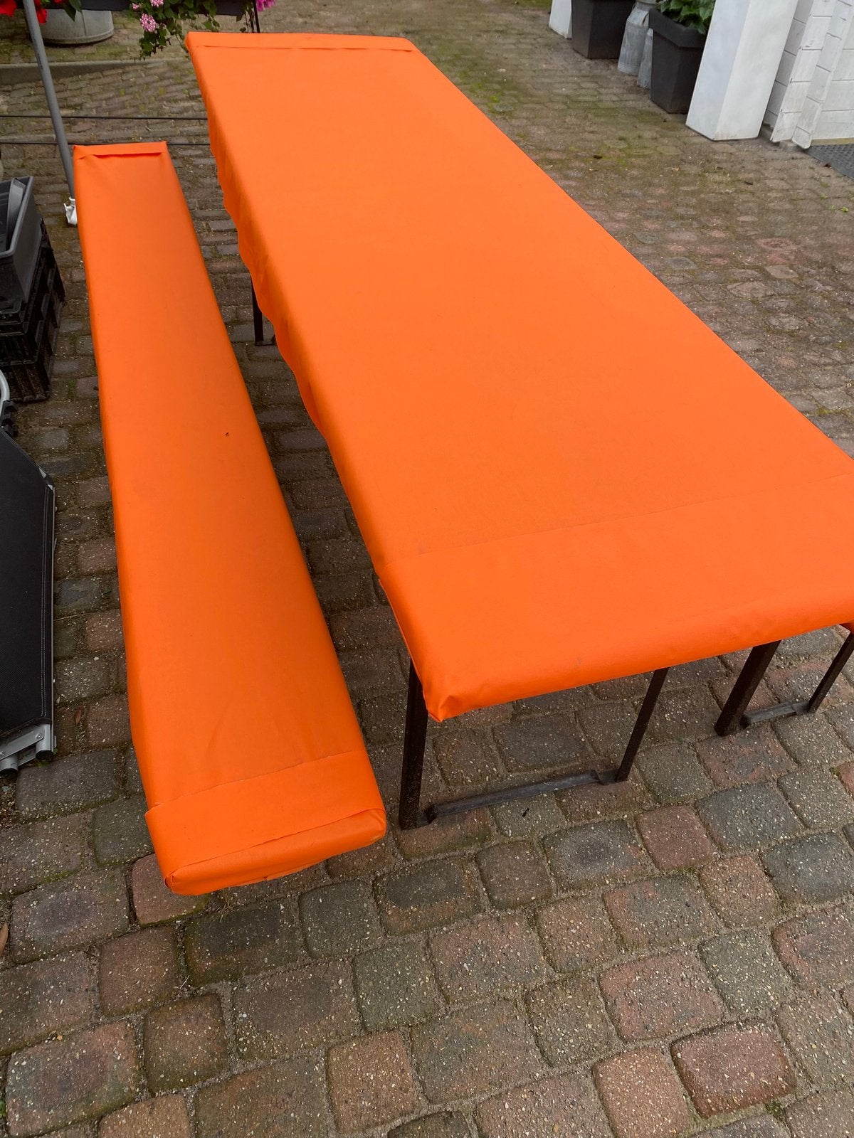 Biertafel zwart met oranje hoezen., Ophalen, Rechthoekig, Hout