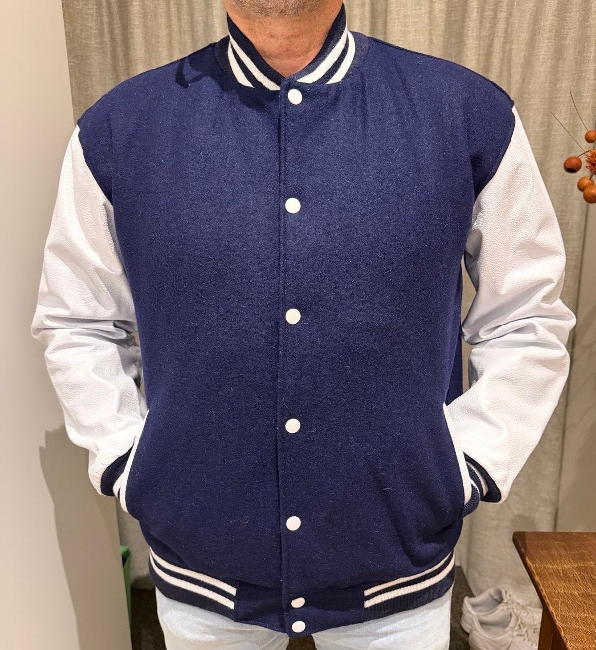 Stijlvol Collegejack - Blauw/Wit - Maat L, Ophalen, Nieuw, Maat 52/54 (L), Blauw