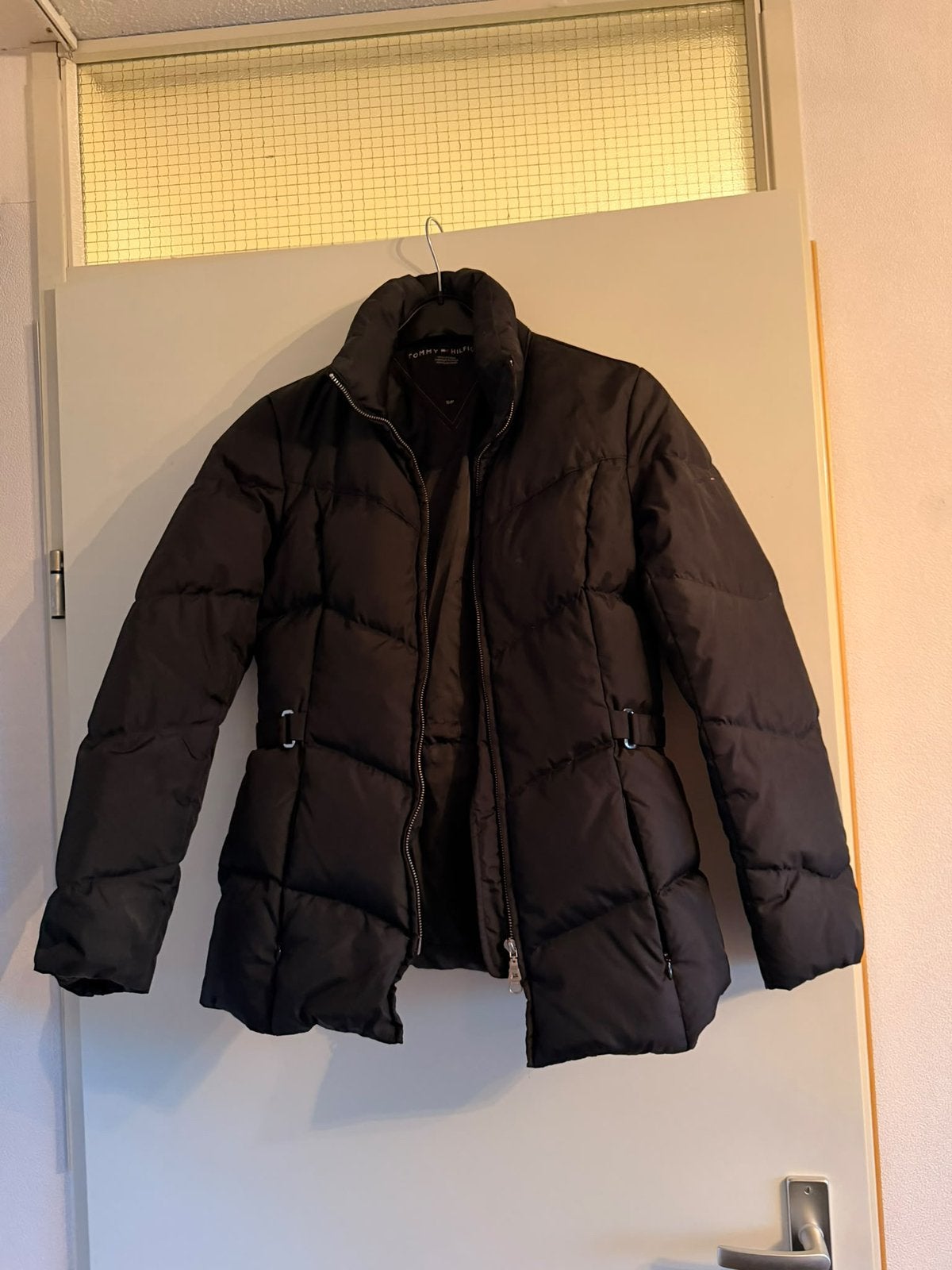 Mooie zwarte winterjas van Tommy Hilfiger maat S, Ophalen of Verzenden, Zo goed als nieuw, Maat 36 (S), Zwart
