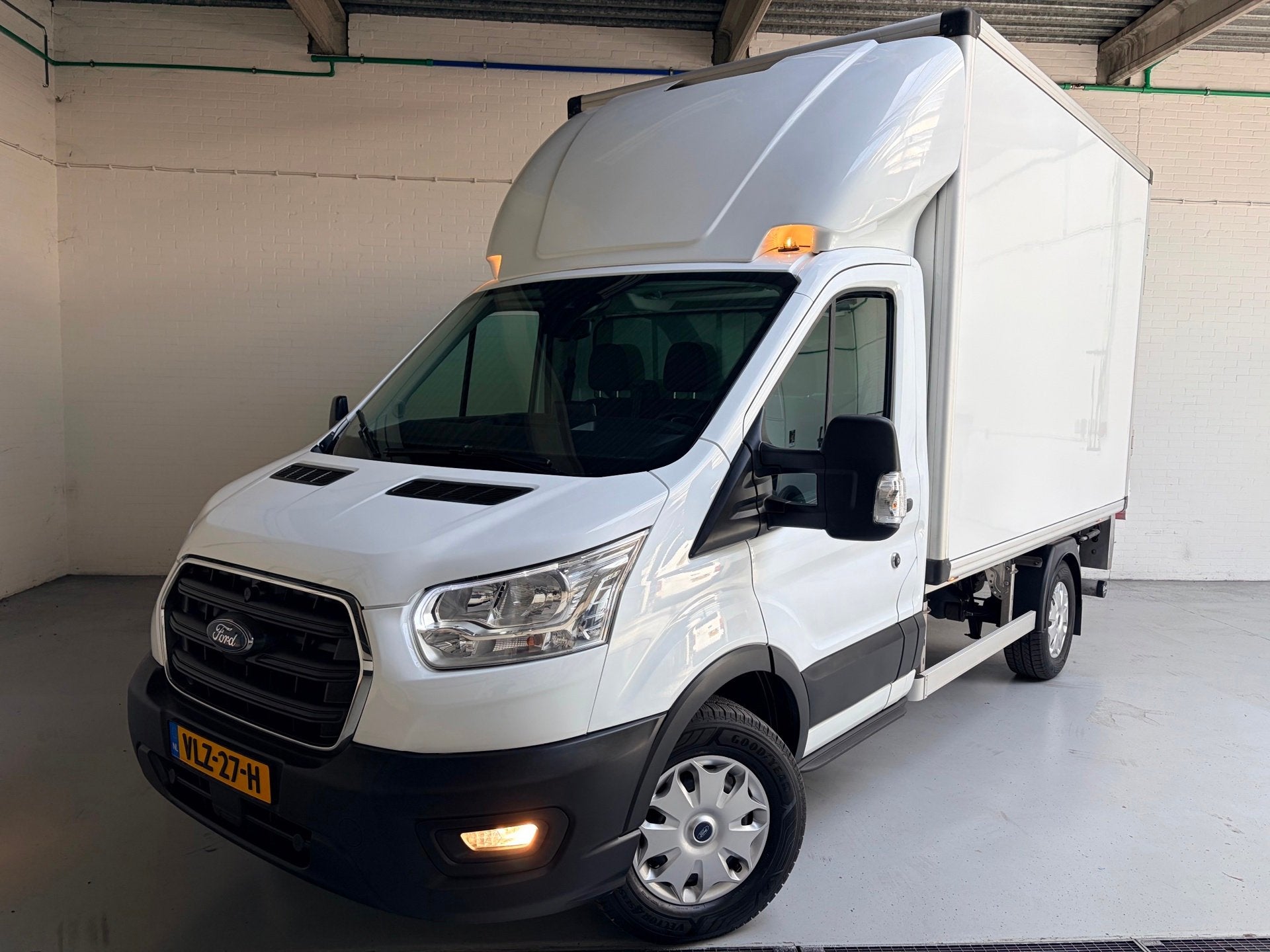 Ford Transit KOELWAGEN BAKWAGEN LAADKLEP AUTOMAAT 350 2.0 TD, Stof, 4 cilinders, Met garantie (alle), 2420 kg