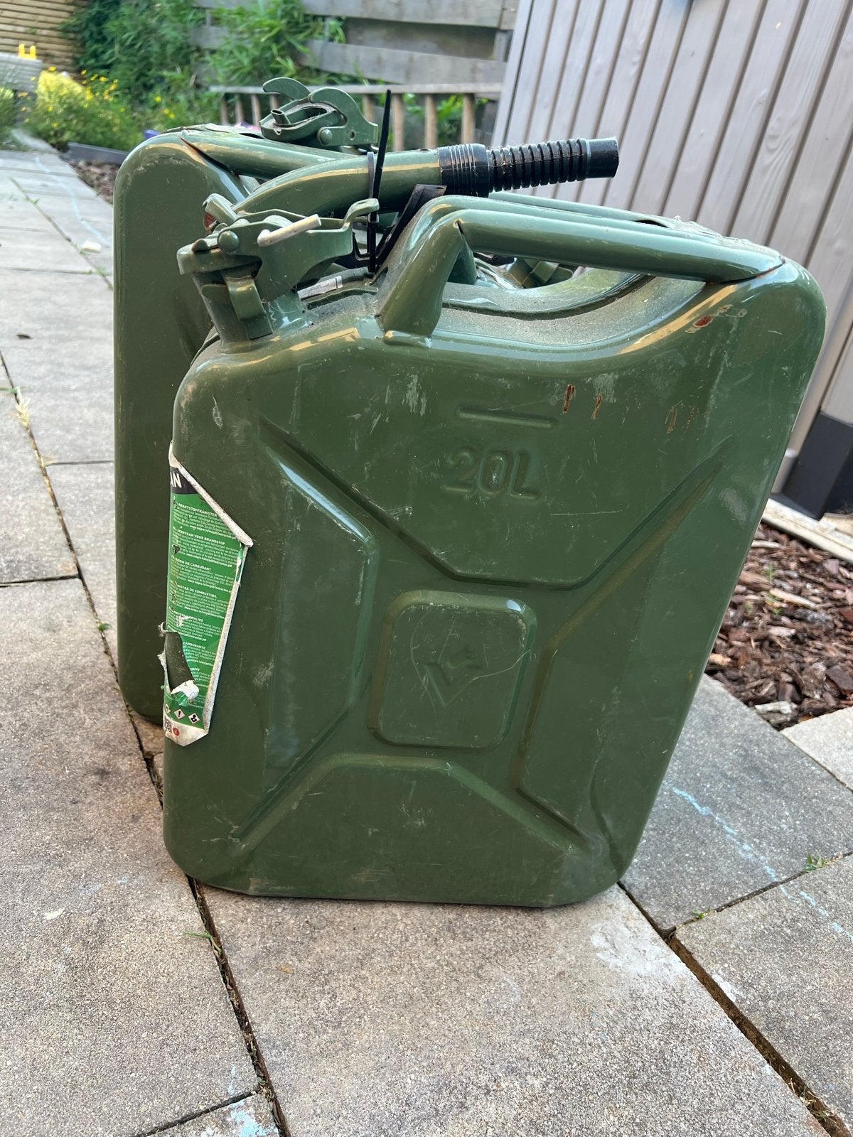 2x 20 liter stalen jerrycans, Auto diversen, Ophalen