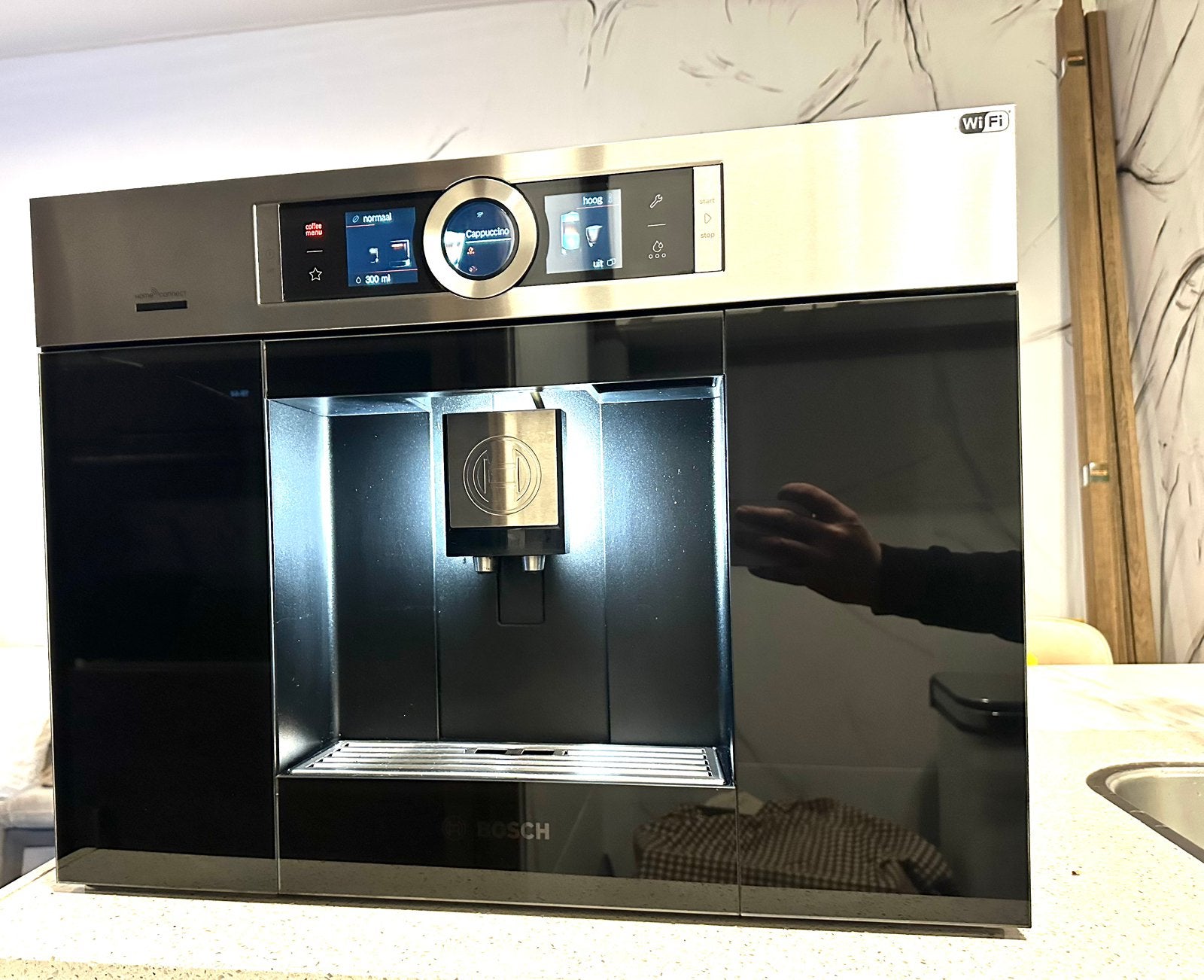 Bosch serie 8 inbouw koffiemachine met wifi 45/60 cm, Witgoed en Apparatuur, Koffiezetapparaten, Ophalen, Zo goed als nieuw, Koffiemachine