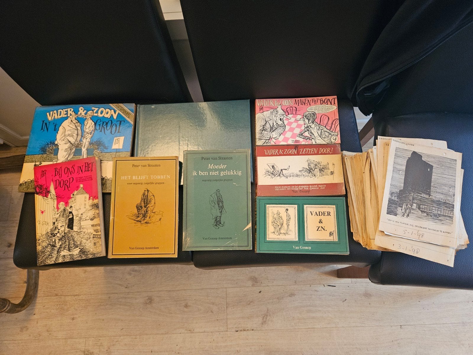 Diverse boeken en krantenknipsels van Peter van Straaten, Ophalen, Gelezen, Peter van Straaten, Nederland