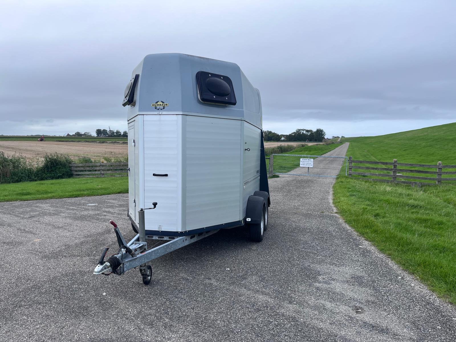 Humbaur 2-paards aluminium paardentrailer – 2000 kg, Ophalen, Zo goed als nieuw, Aluminium, Overige typen
