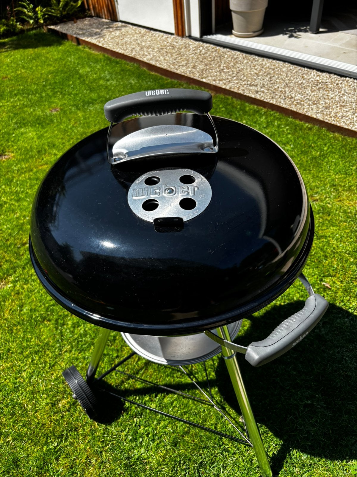 Weber BBQ 47cm met regenhoes, Tuin en Terras, Houtskoolbarbecues, Ophalen, Zo goed als nieuw