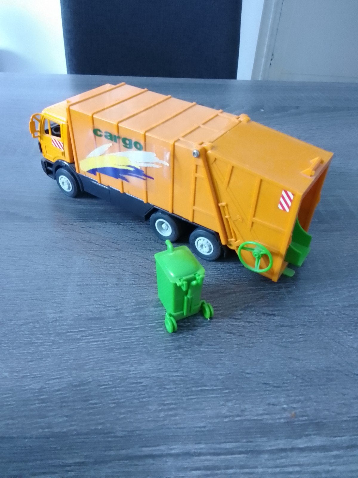 Speelgoed vrachtwagen met container, Ophalen, Gebruikt