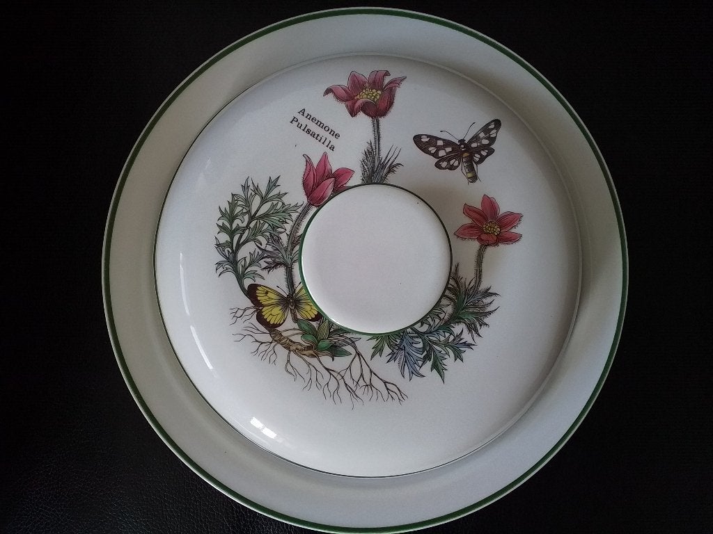 Wedgwood Florabunda dekschaal met deksel Ø 24,5 cm, Ophalen of Verzenden, Zo goed als nieuw, Porselein, Schaal of Schalen
