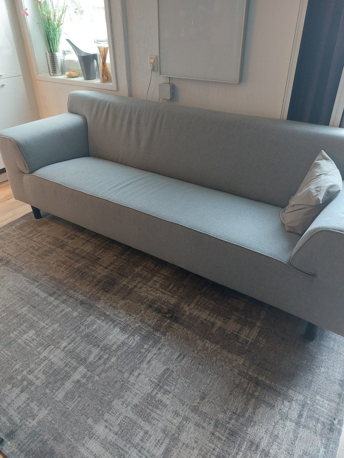 Comfortabele grijze driepersoonsbank, Huis en Inrichting, Banken | Bankstellen, Gebruikt, Driepersoons, 75 tot 100 cm, Ophalen of Verzenden