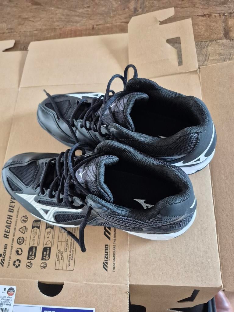 Zwarte korfbalschoenen voor kunstgras, maat 42, Sport en Fitness, Korfbal, Ophalen of Verzenden, Nieuw, Schoenen
