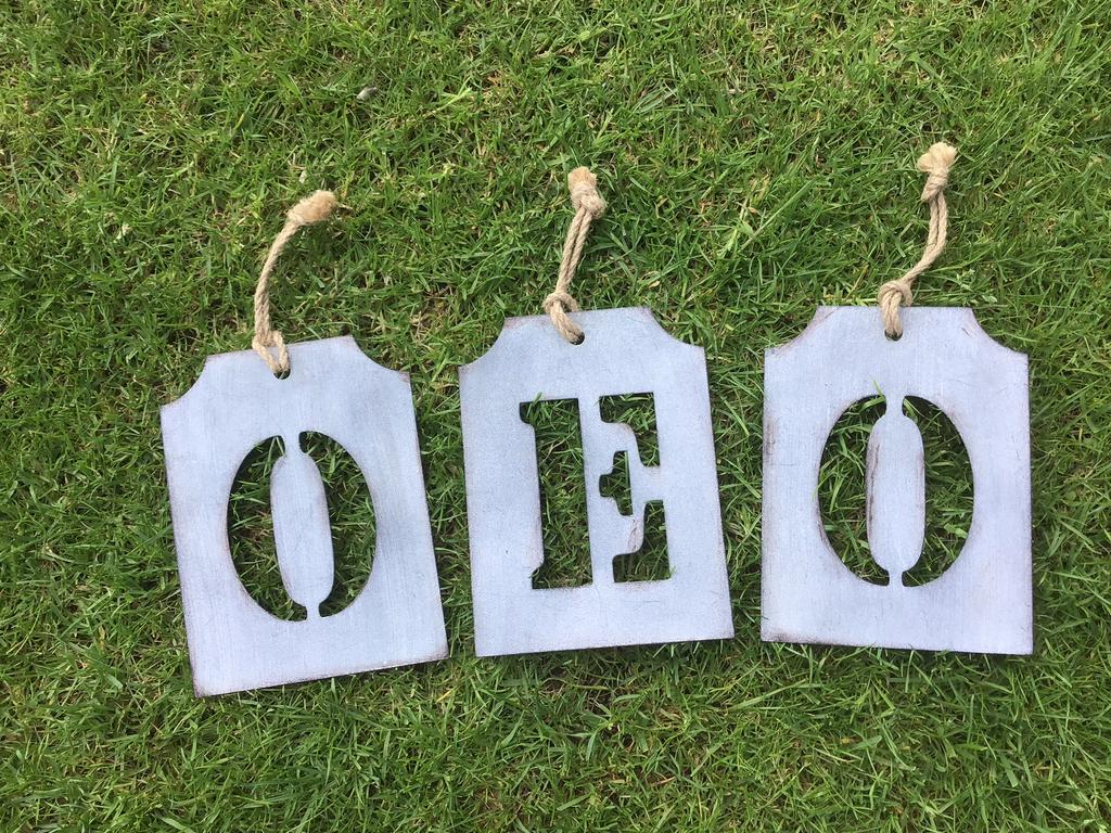 3 zinken letter hangers, Antiek en Kunst, Ophalen of Verzenden