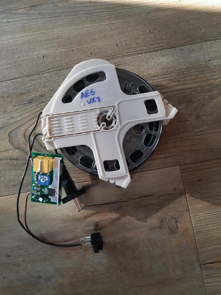 Kabeloproller met electronica en schakelaar voor AEG VX7, Ophalen of Verzenden, Gebruikt