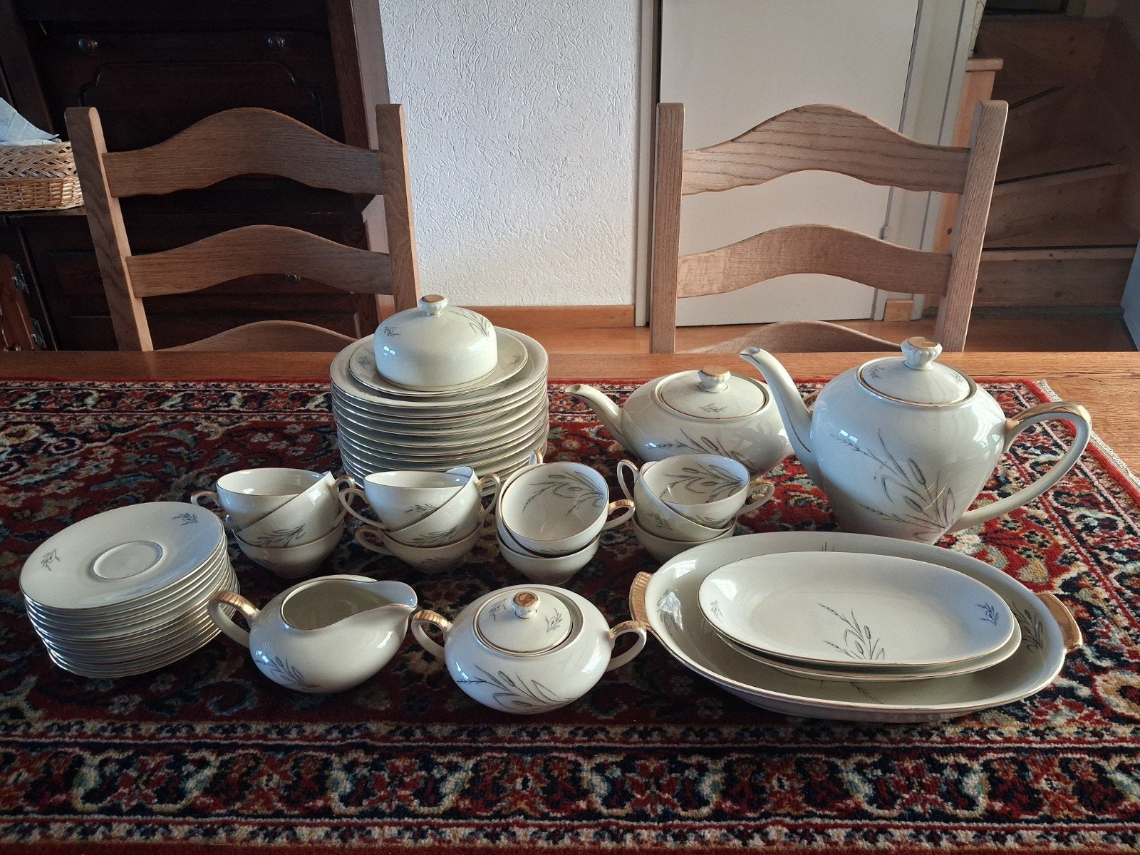 uit oma's kast nostalgisch 12 persoons ontbijt servies, Ophalen