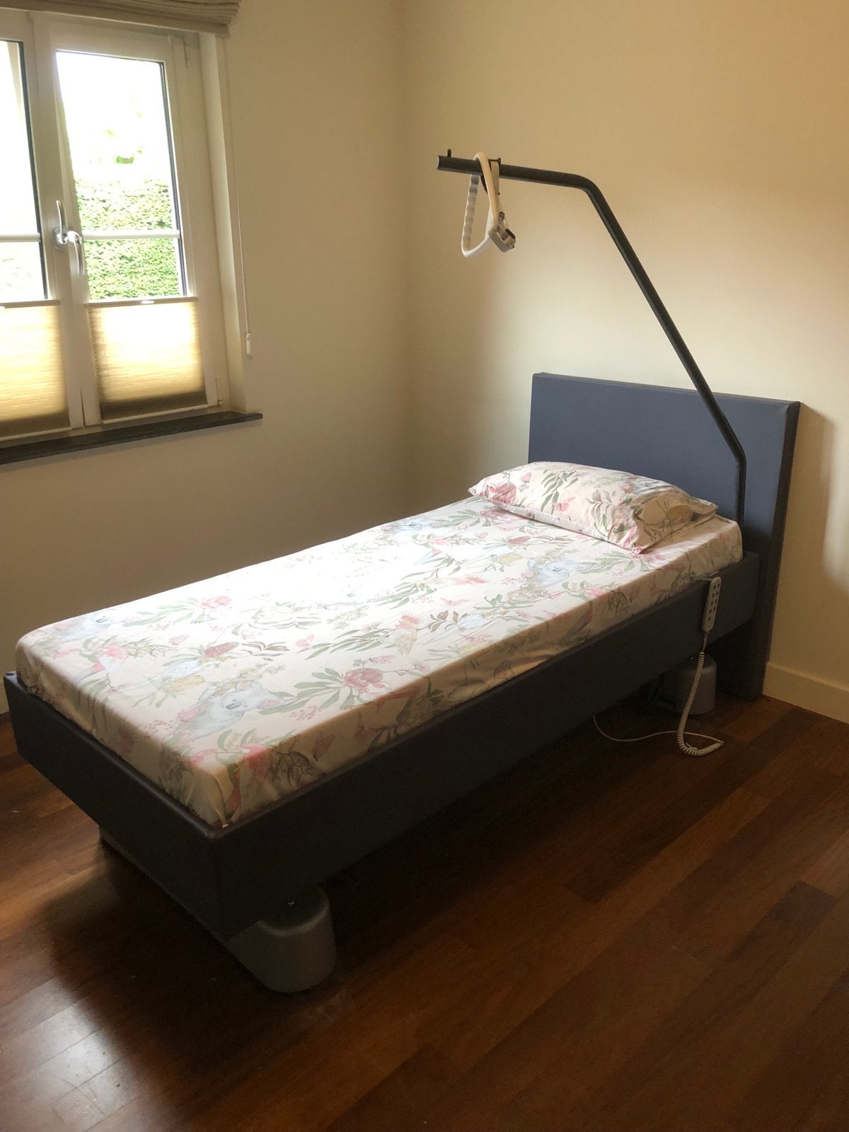 Verstelbaar eenpersoonsbed met papegaai, 90 cm, Eenpersoons, Ophalen of Verzenden, 200 cm