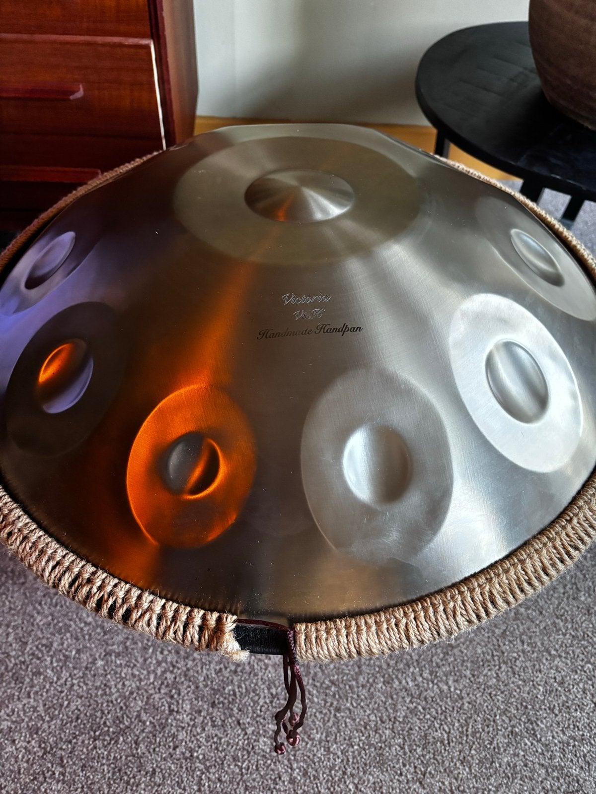 Victoria V&K Handmade Handpan met standaard en tas, Ophalen, Gebruikt