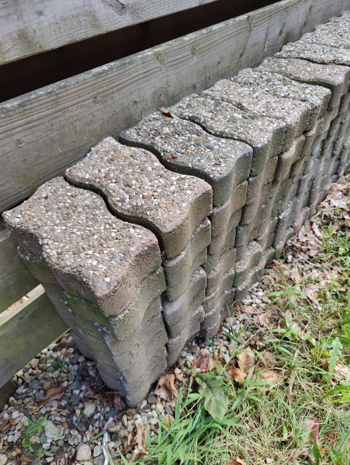 Gratis betonnen klinkers - 96x, Ophalen, Gebruikt, Klinkers, 5 tot 10 m²
