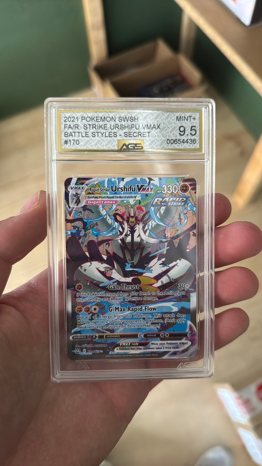 Rapid strike urshufu vmax alt art ags 9.5, Hobby en Vrije tijd, Verzamelkaartspellen | Pokémon, Ophalen of Verzenden, Zo goed als nieuw