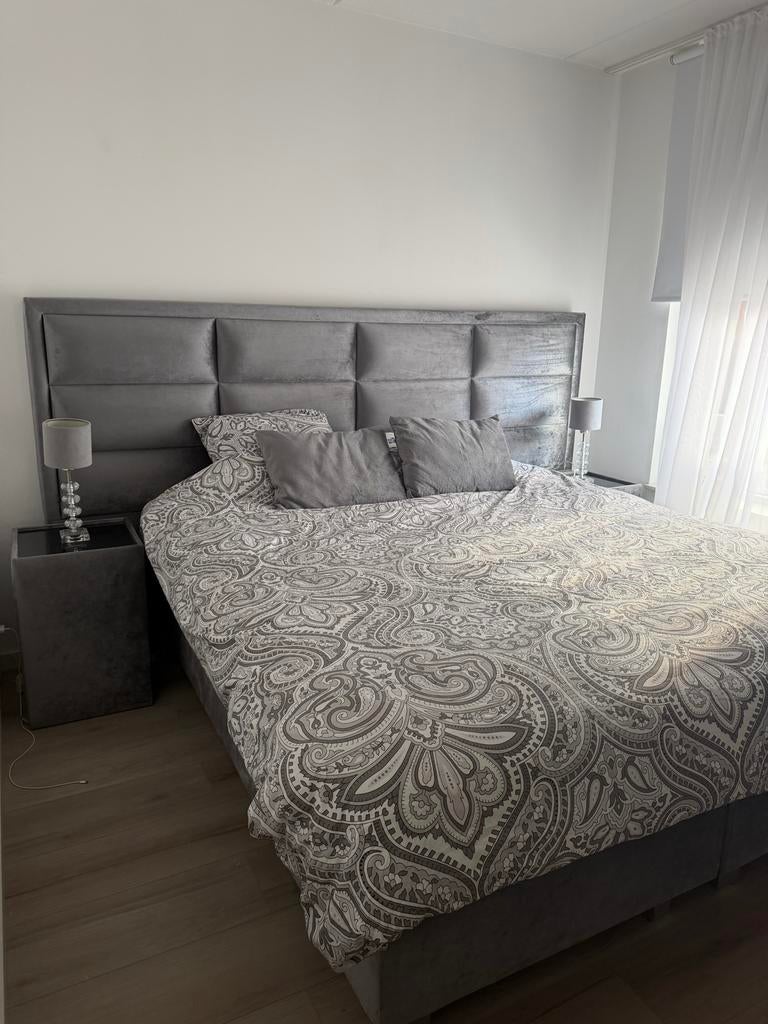 Luxe tweepersoons boxspring met gestoffeerd hoofdbord, Ophalen, Tweepersoons, Zo goed als nieuw, 180 cm