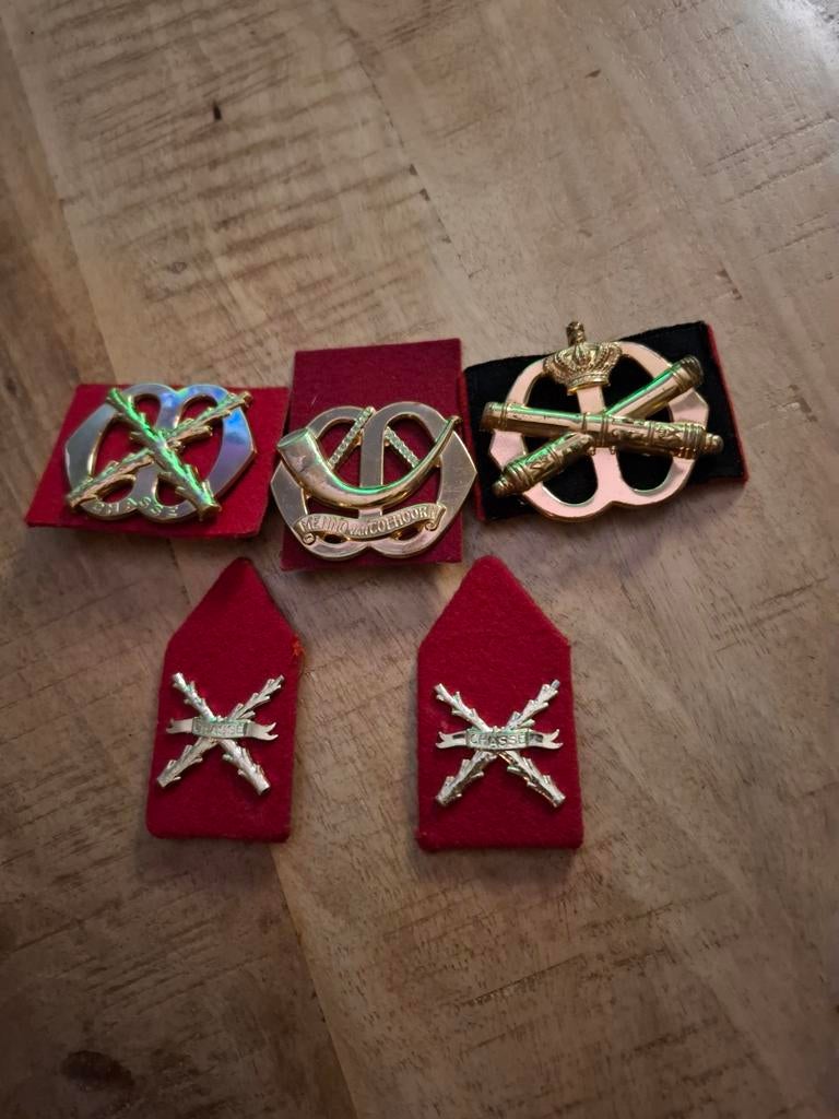 Militaria emblemen en badges - Landmacht, Ophalen of Verzenden, Landmacht, Nederland, Embleem of Badge
