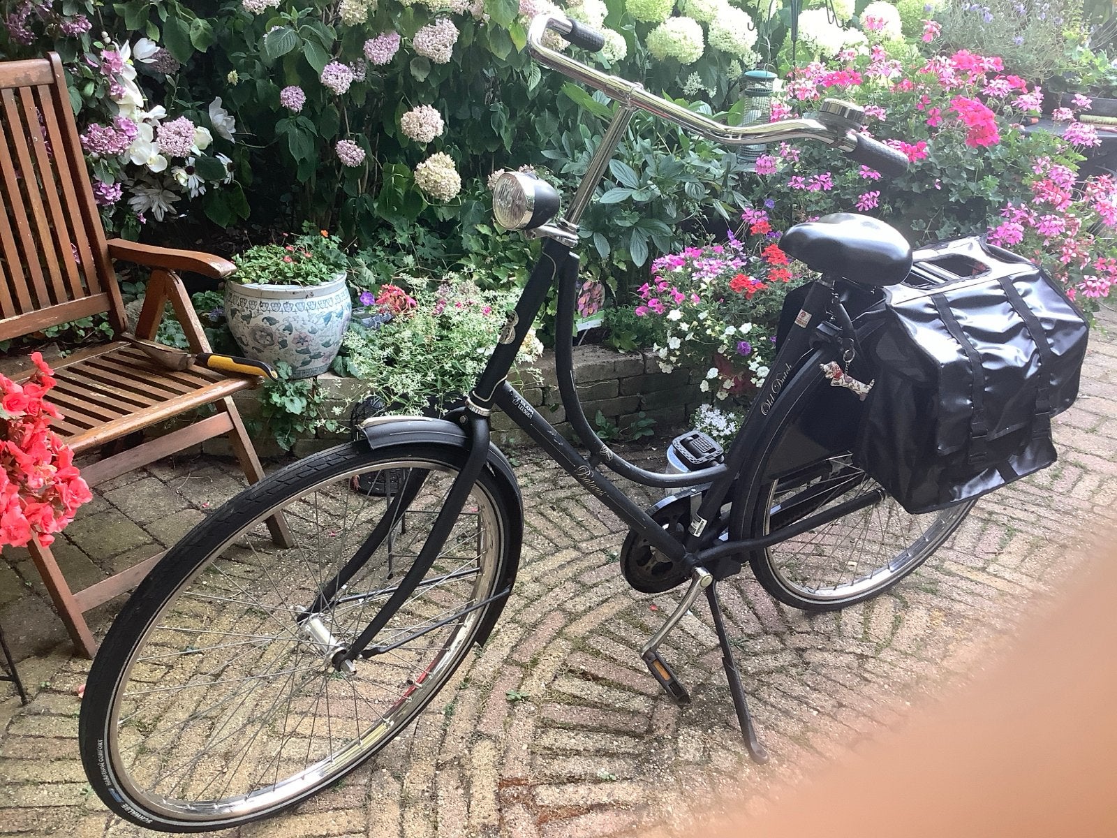 Batavus stadsfiets met lage instap en fietstassen 28 inch, Fietsen en Brommers, Fietsen | Dames | Damesfietsen, Ophalen, Velgrem