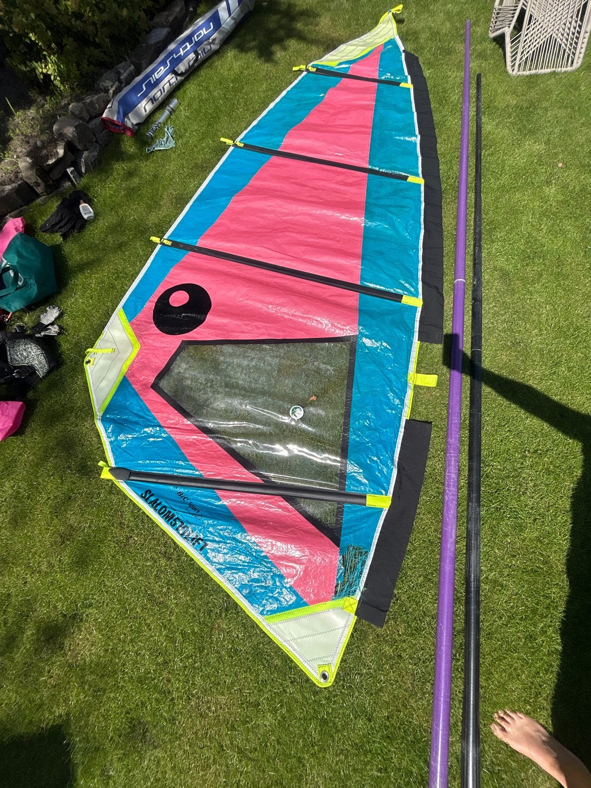 Groot surfzeil met mast en surfplank - kan nog een ronde mee, Watersport en Boten, Windsurfen, Ophalen, Met mast, Gebruikt, Bic