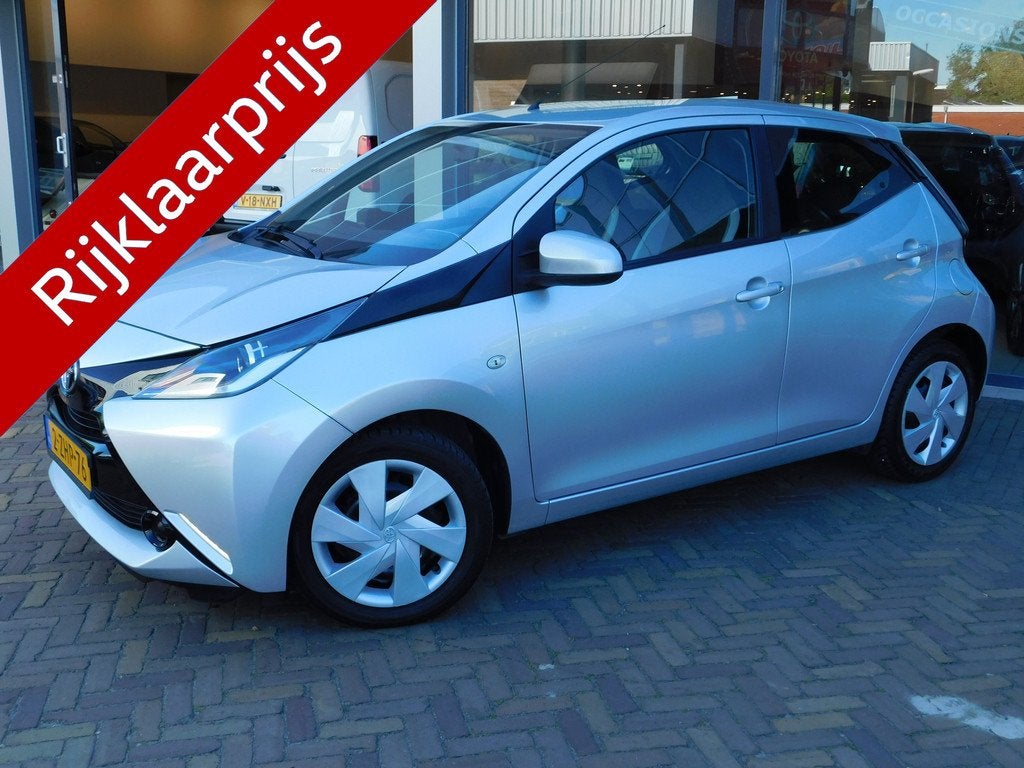 Toyota Aygo 1.0 VVT-i x-play (bj 2015), Auto's, Voorwielaandrijving, Stof, Gebruikt, 4 stoelen