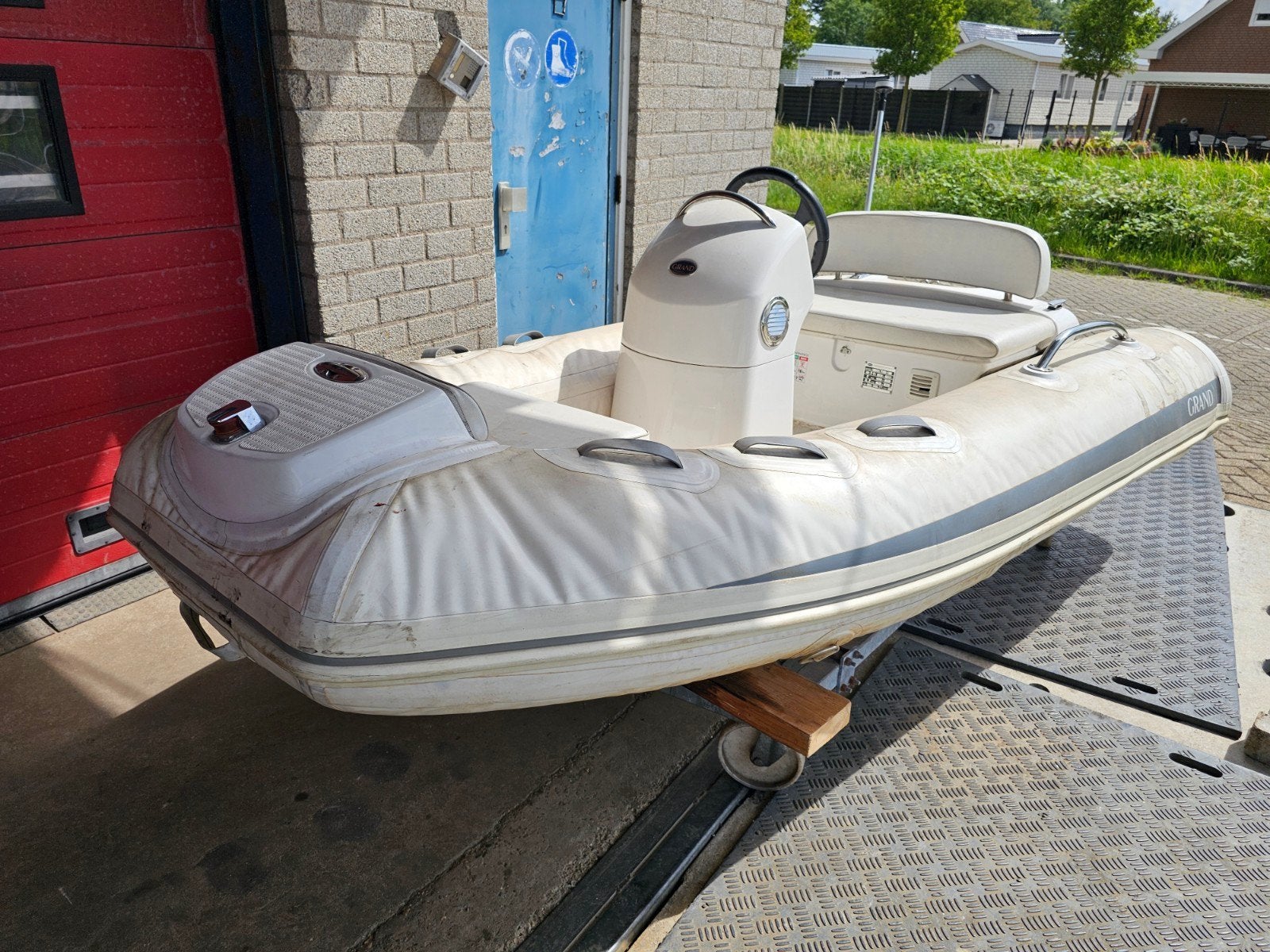 Grand 320 rib boot met besturing zonder motor, Ophalen, Grand