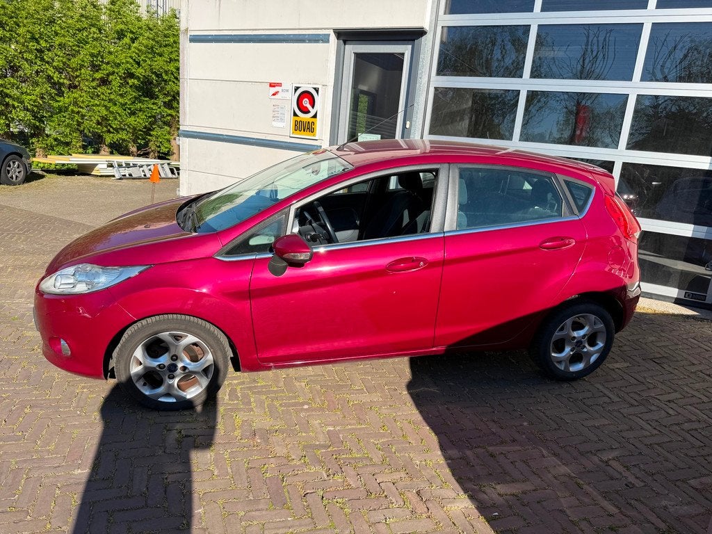 Ford Fiesta 1.25 Titanium 5 deurs, Auto's, Voorwielaandrijving, Stof, 82 pk, Origineel Nederlands