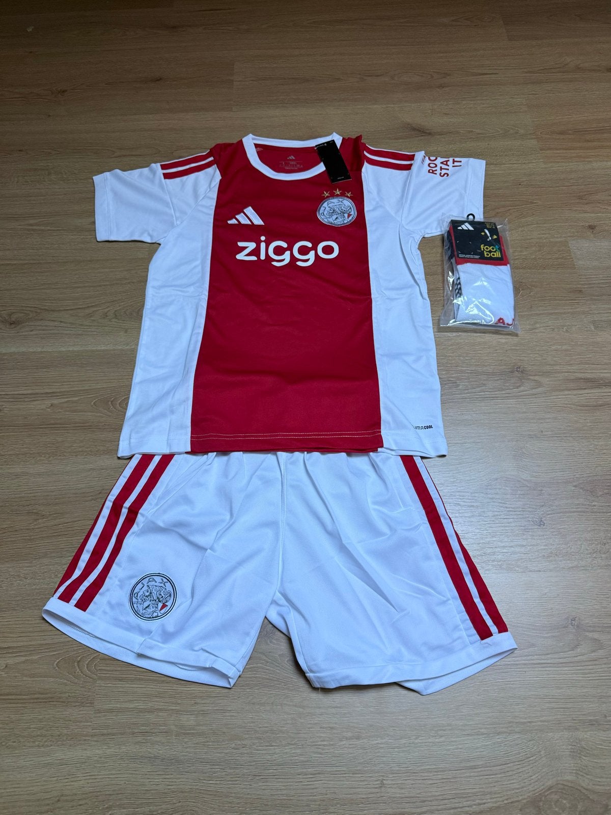 Ajax Tenue 2026/2027 Maat S met Sokken - Nieuw!, Kleding | Heren, Ophalen of Verzenden, Nieuw, Maat 46 (S) of kleiner, Voetbal