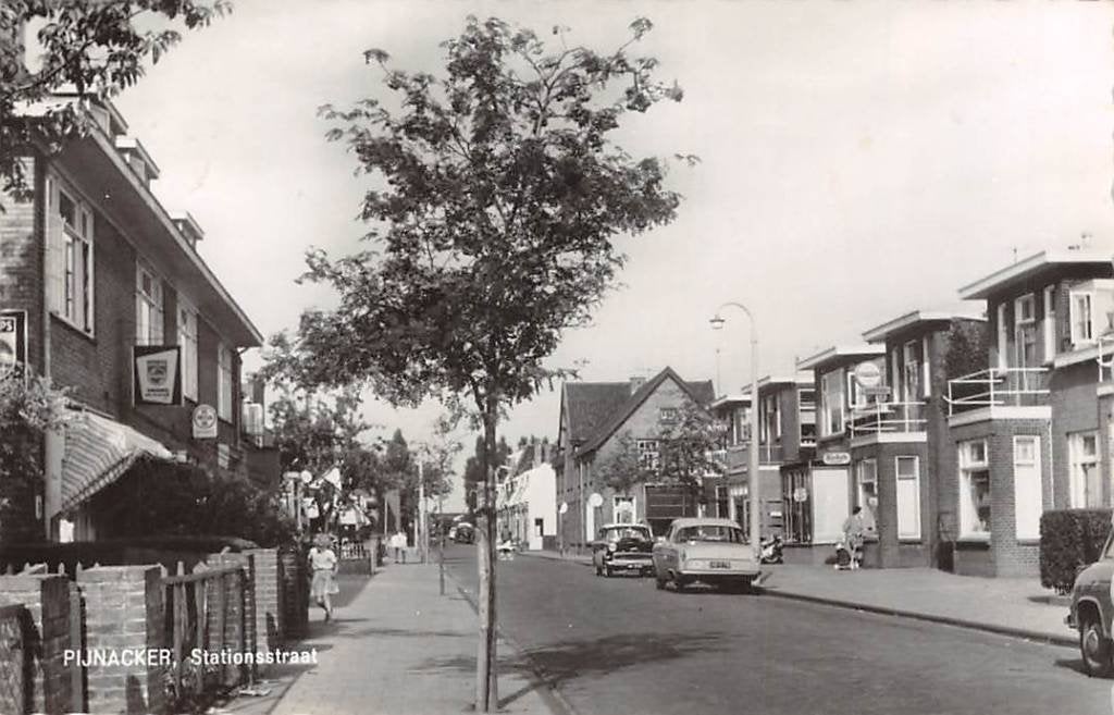 Pijnacker Stationsstraat Ford Taunus opel Rekord, Ophalen of Verzenden, 1940 tot 1960, Gelopen, Zuid-Holland