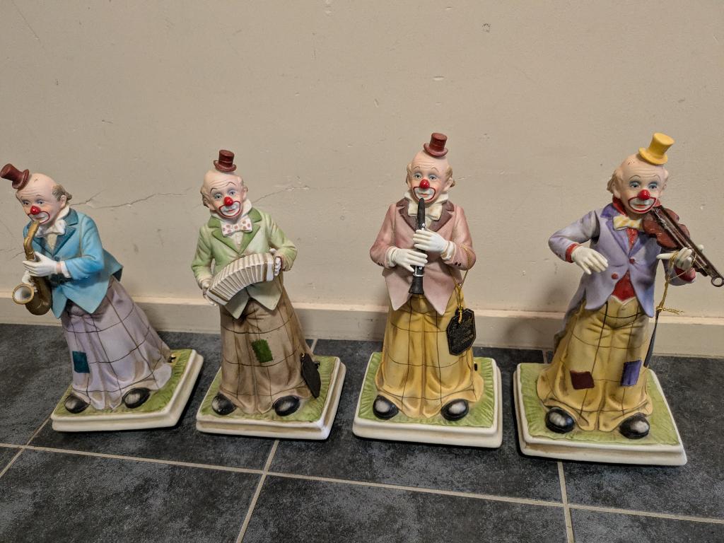 Porseleinen muziekbeelden, Ophalen