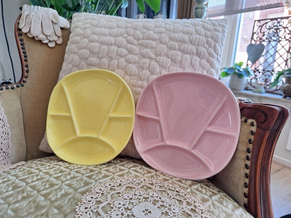 2 Vintage Franse Pastel Borden Longchamp ** Mimosa **, Antiek en Kunst, Ophalen of Verzenden