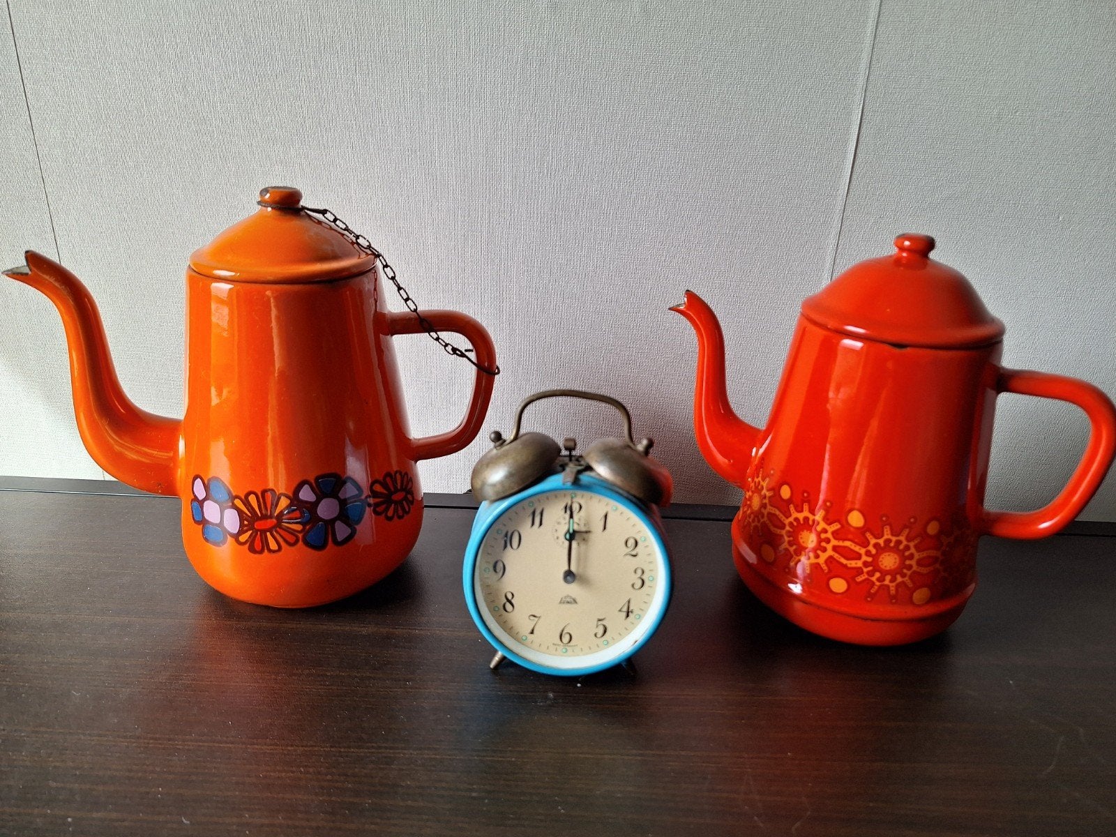 Emaille koffie en theekan en wekker., Ophalen of Verzenden