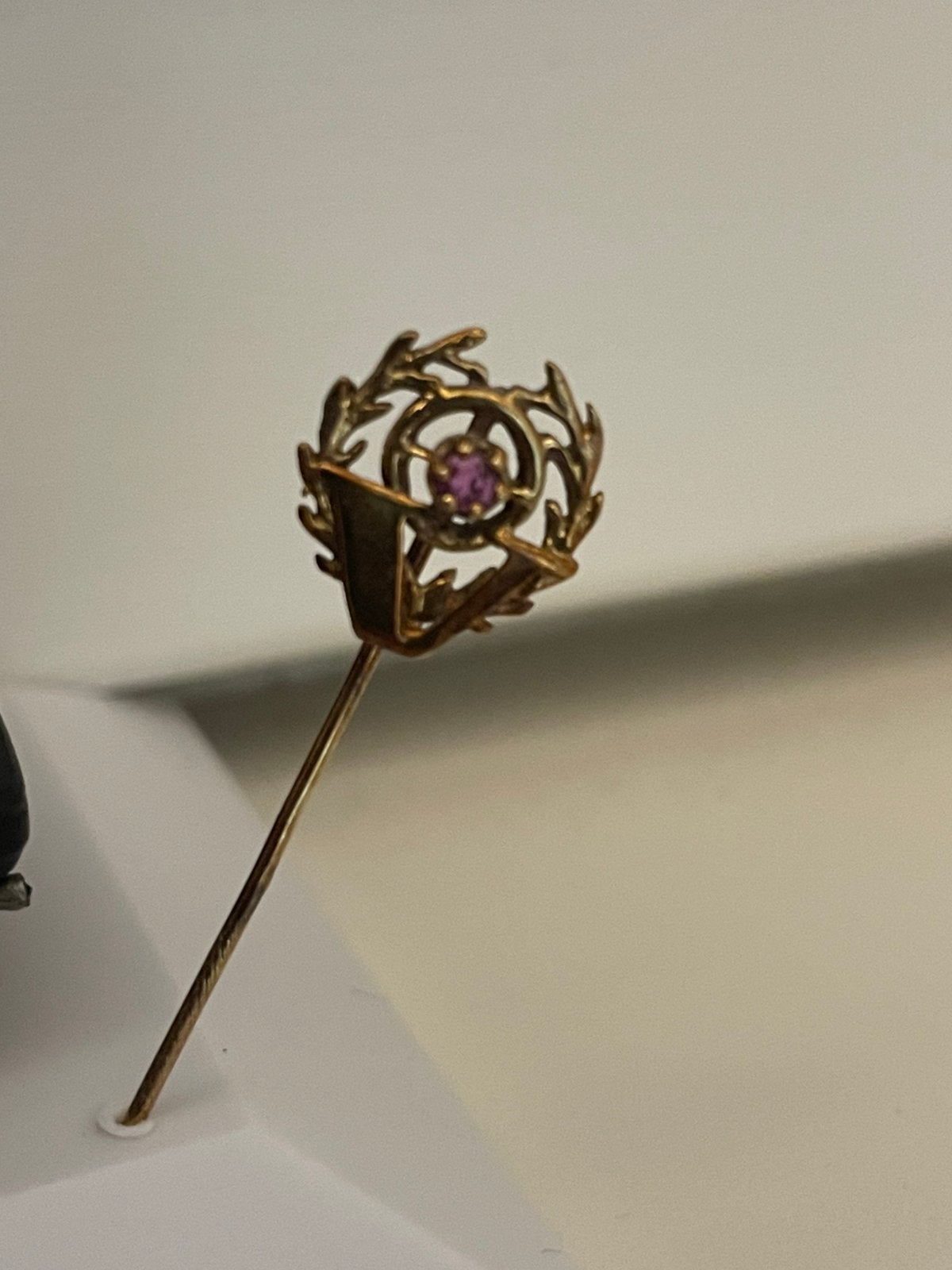 Gouden Volvo speld met diamant - Bijzonder verzamelobject, Ophalen of Verzenden, Gebruikt, Overige onderwerpen, Speldje of Pin