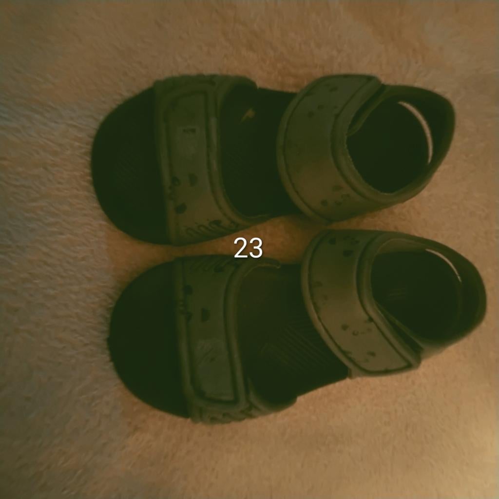 Kinder slippers maat 23 en 26 , jongens, Kinderen en Baby's, Kinderkleding | Schoenen en Sokken, Ophalen of Verzenden, Overige typen