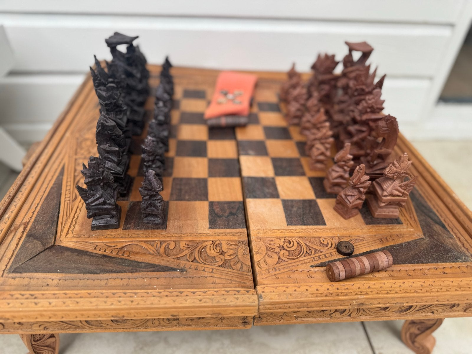 Authentiek Vintage Balinees Handgemaakt Schaakbord, Een of twee spelers, Ophalen of Verzenden, Gebruikt
