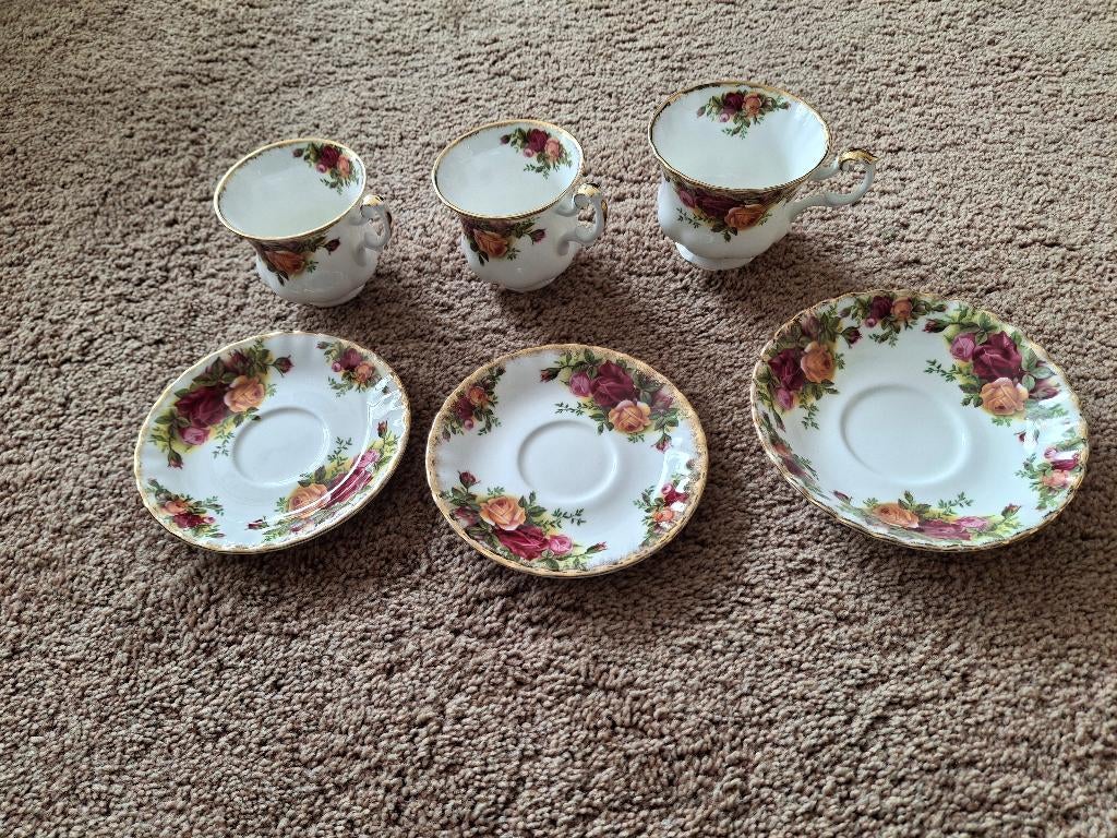 Royal Albert Kop en schotels, Huis en Inrichting, Keuken | Servies, Ophalen, Zo goed als nieuw, Overige stijlen, Kop(pen) en/of Schotel(s)