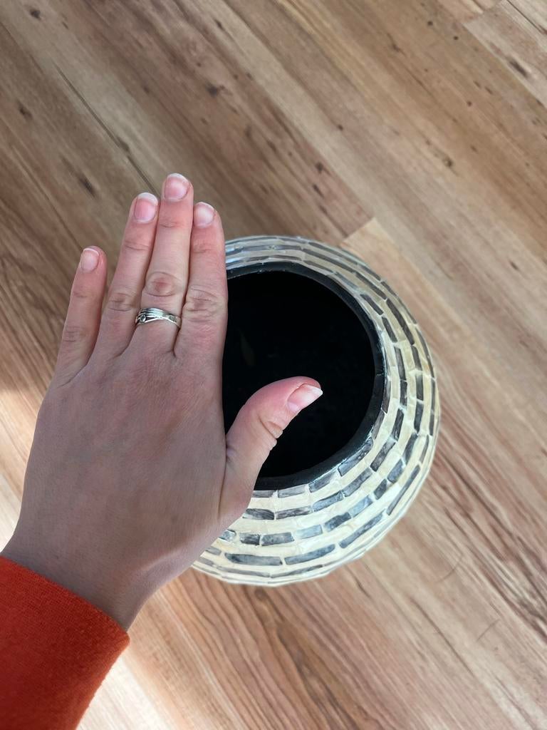 Loods 5 vaas, zwart/wit, met klein stukje af, Huis en Inrichting, Woonaccessoires | Vazen, Overige materialen, Gebruikt, Overige kleuren