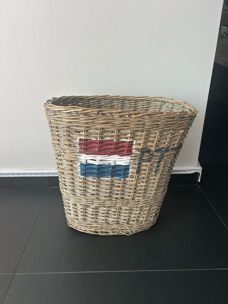 Grote rieten paraplu mand met Nederlandse vlag, Ophalen, Gebruikt, Mand, Rond