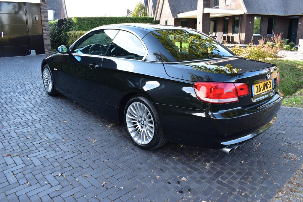 BMW 3 Serie Cabrio Automaat 325i Exec. 218PK Automaat Leer K, Auto's, BMW, Achterwielaandrijving, Gebruikt, Zwart, Cabriolet