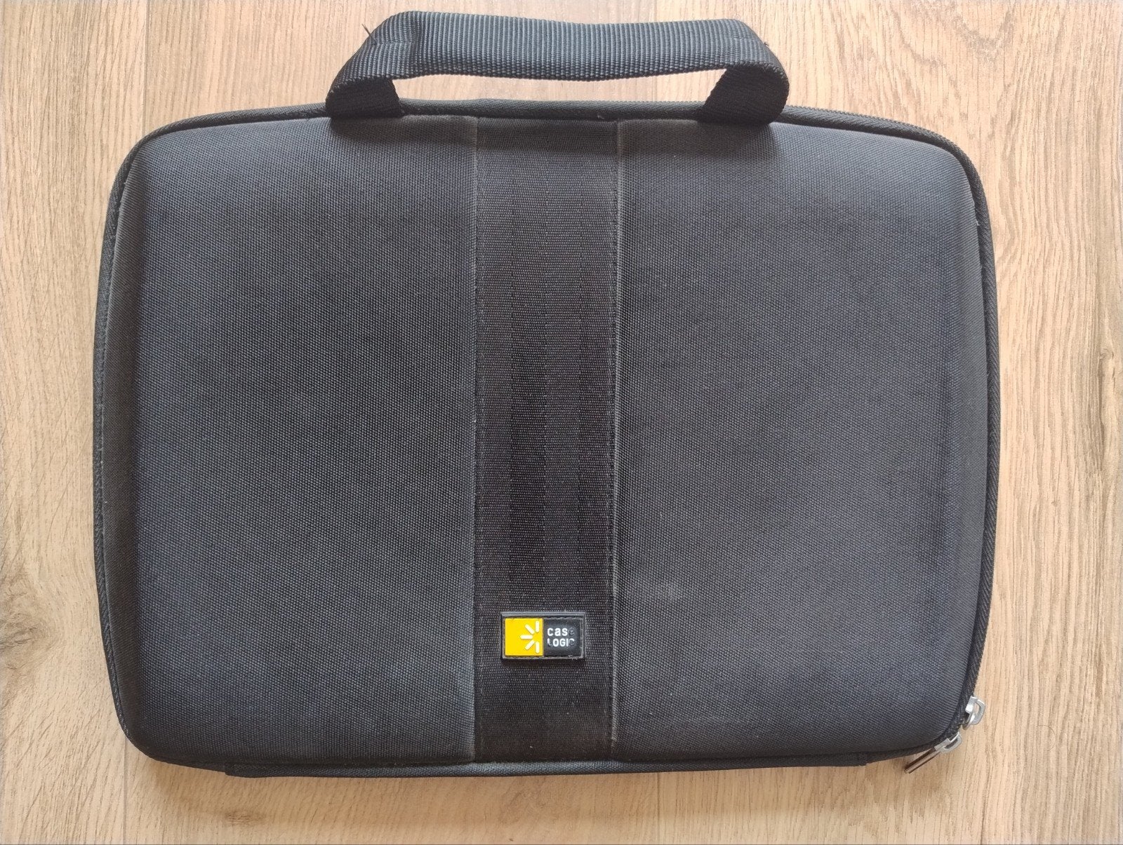 Laptophoes met rits, 24 x 33 cm, goede staat, Ophalen of Verzenden, 13 inch, Gebruikt, Case Logic