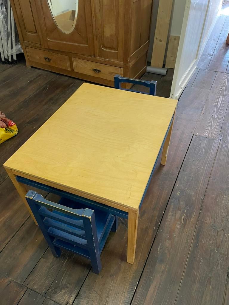 Kindertafel met 2 stoeltjes, Kinderen en Baby's, Kinderkamer | Tafels en Stoelen, Ophalen, Gebruikt, Tafel(s) en Stoel(en)