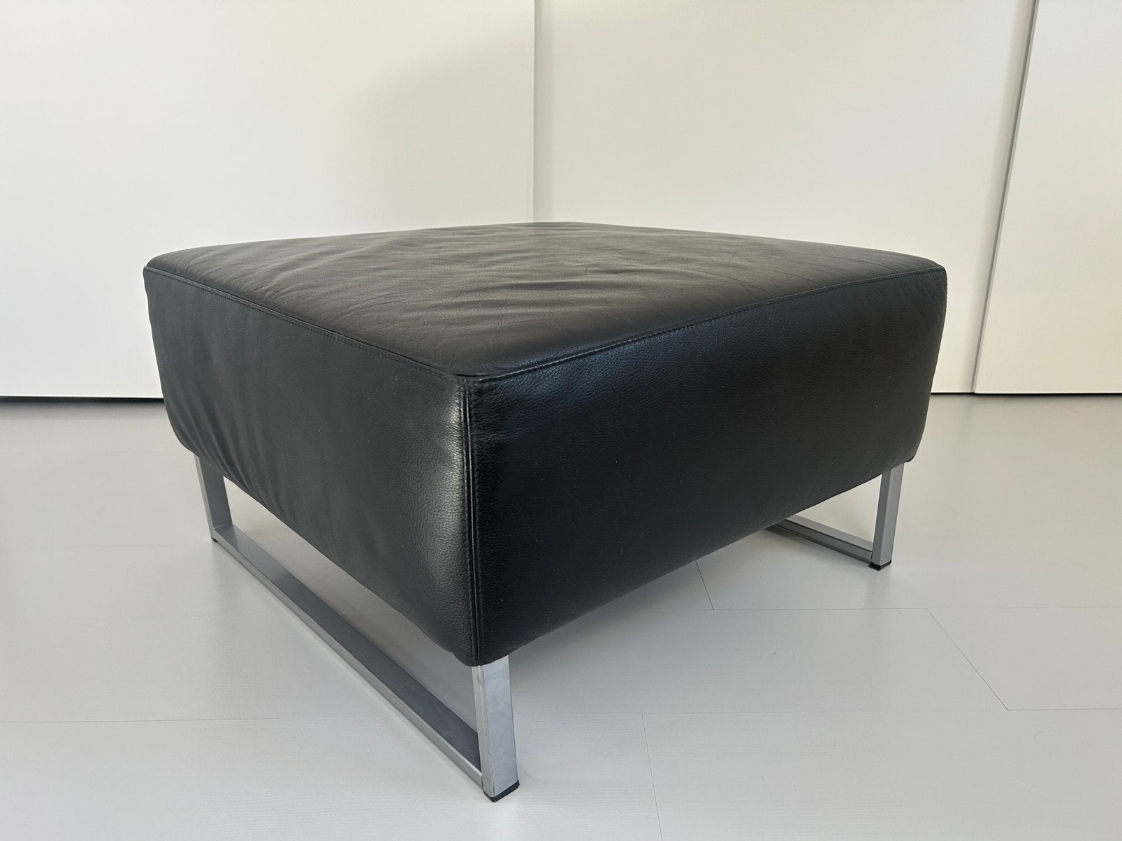 Hocker MACHALKE zwart ECHT LEDER, Vierkant, 75 tot 100 cm, Zo goed als nieuw, 75 tot 100 cm